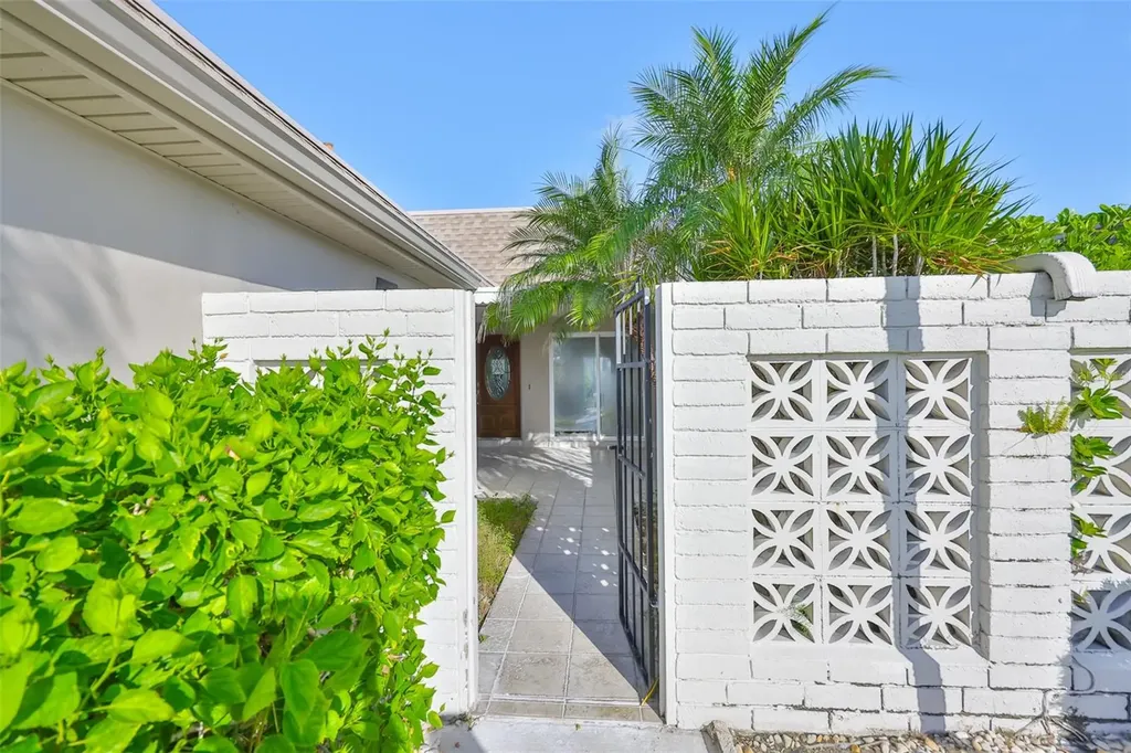 439 Boca Ciega Point Boulevard N St Petersburg FL 33708