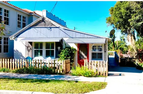 311 N Baker Street Mount Dora FL 32757