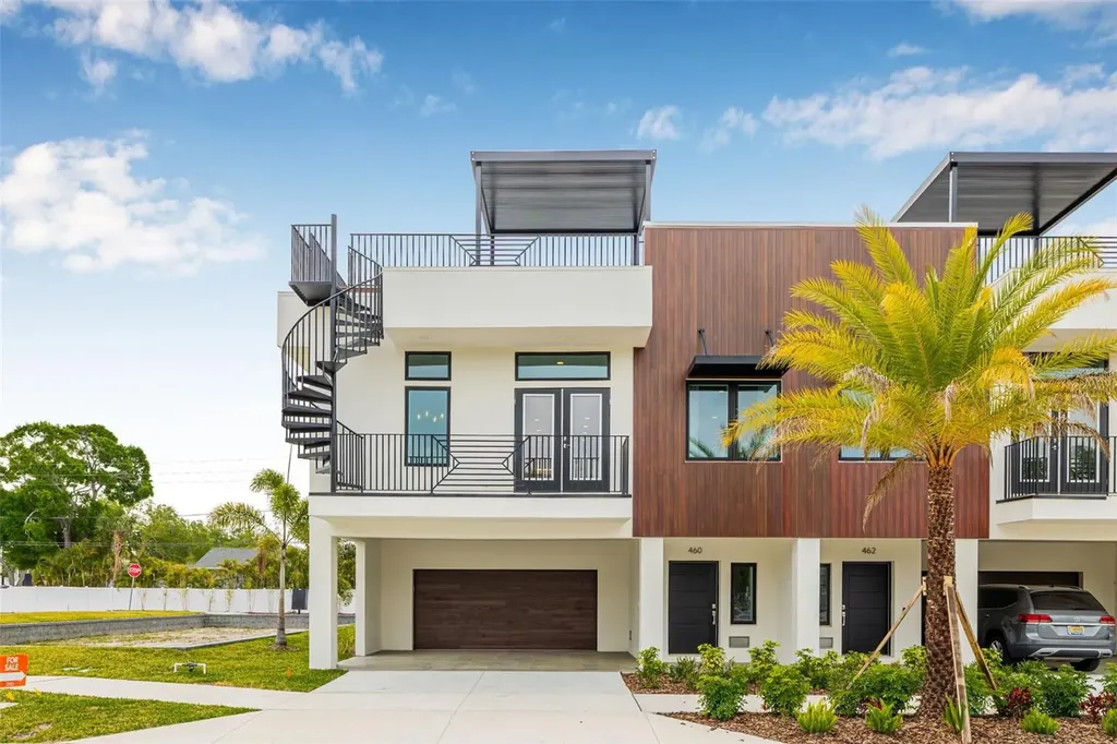 484 87th Avenue North St Petersburg FL 33702