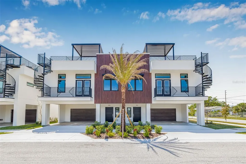 484 87th Avenue North St Petersburg FL 33702