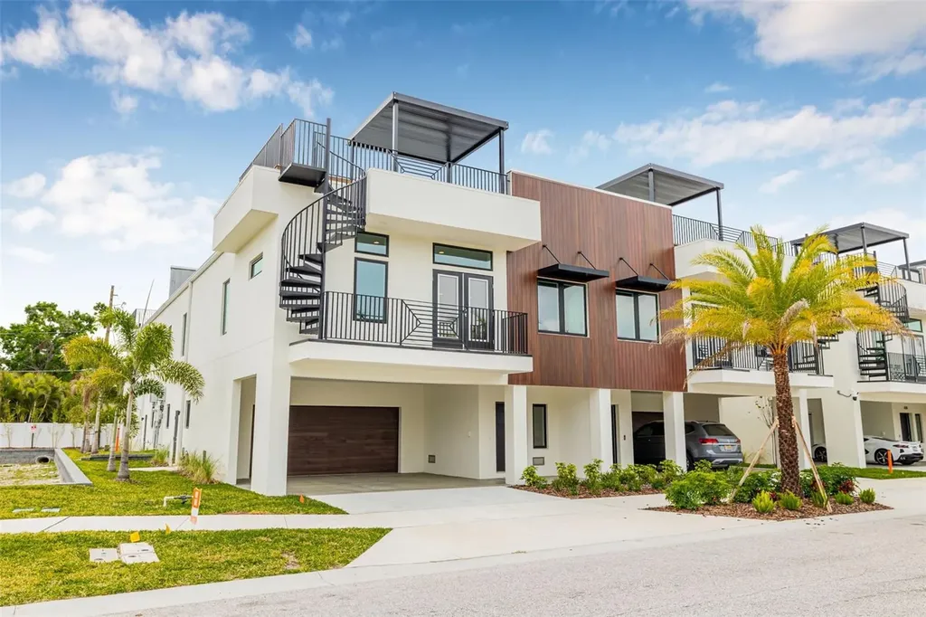 484 87th Avenue North St Petersburg FL 33702