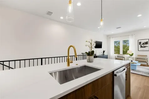 484 87th Avenue North St Petersburg FL 33702