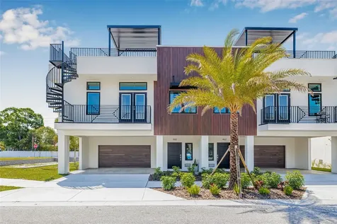 484 87th Avenue North St Petersburg FL 33702