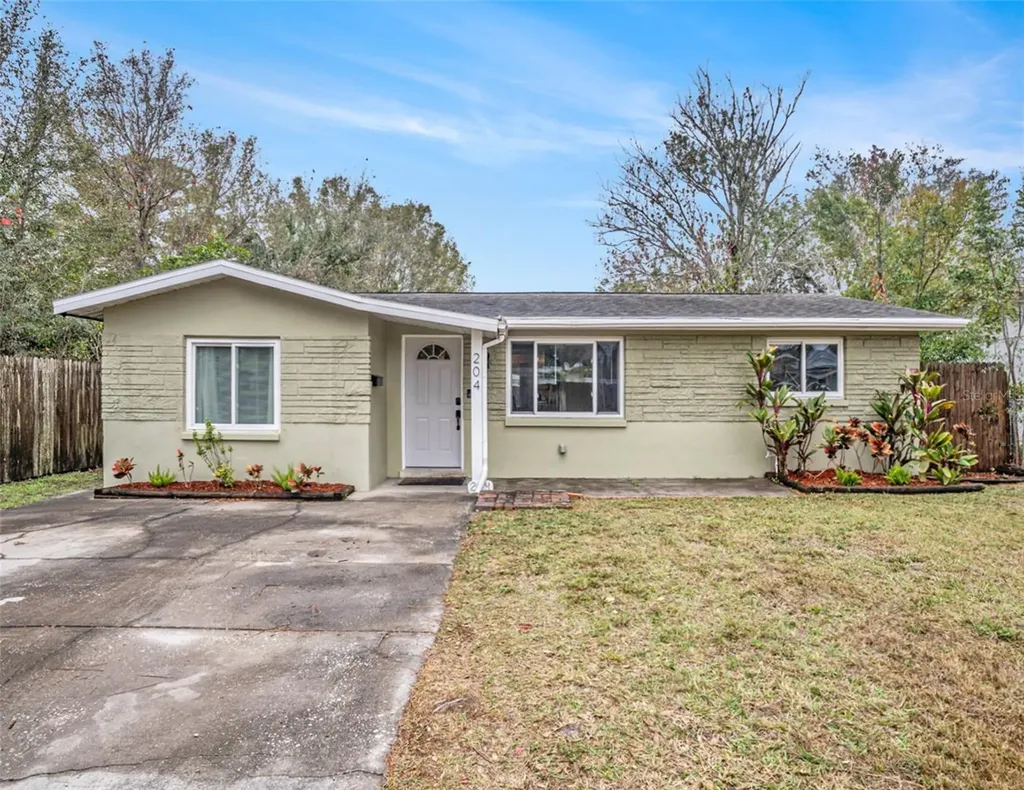 204 SW Madison Circle N St Petersburg FL 33703