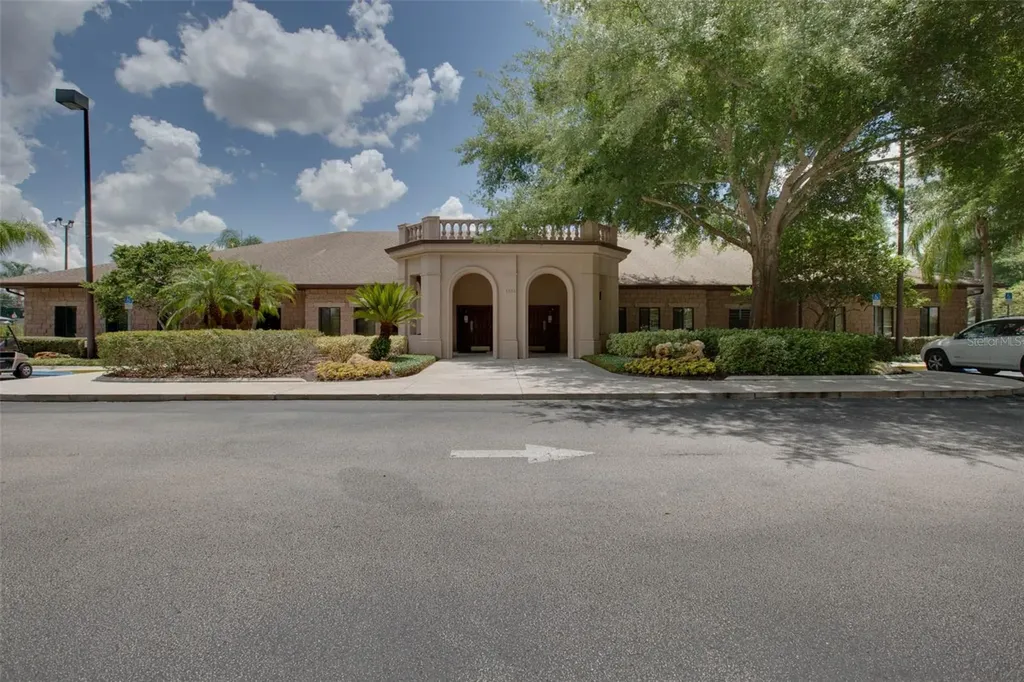 5004 Saint Andrews Arcade Leesburg FL 34748