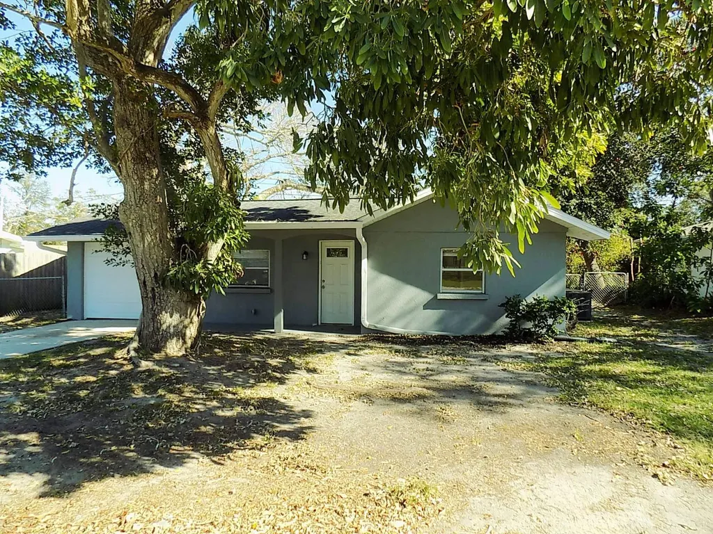 1323 36th Street W Bradenton FL 34205