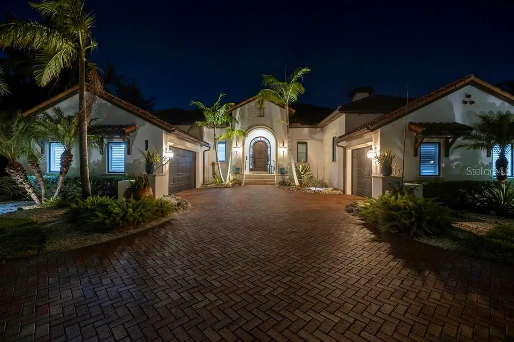 751 34th Avenue NE St Petersburg FL 33704