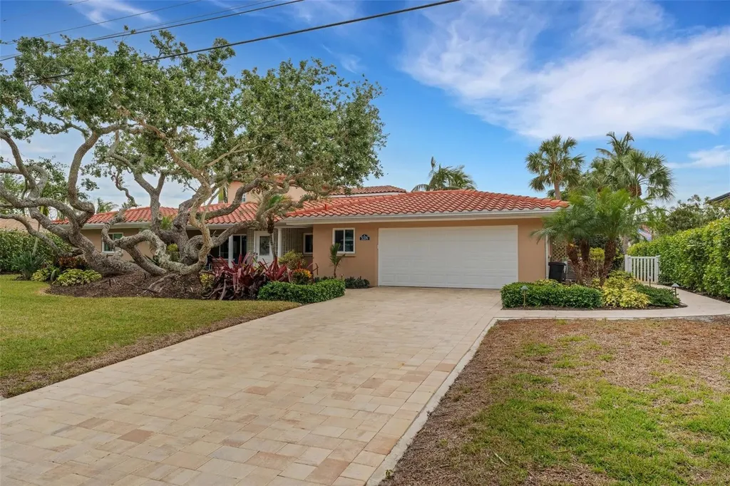 5376 Shadow Lawn Drive Sarasota FL 34242