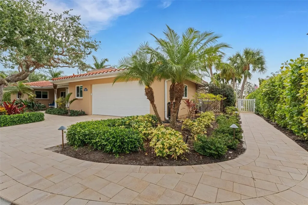 5376 Shadow Lawn Drive Sarasota FL 34242