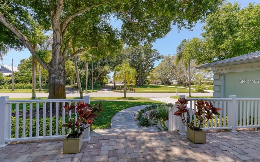 7331 Westmoreland Drive Sarasota FL 34243