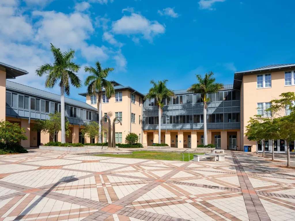7331 Westmoreland Drive Sarasota FL 34243