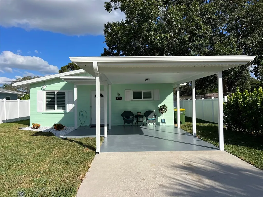 935 Rhodes Avenue Sarasota FL 34237