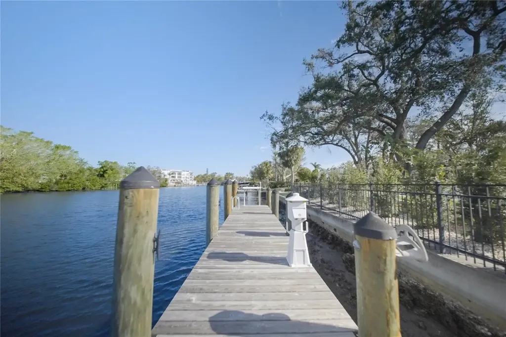 1541 Bay Point Drive Sarasota FL 34236
