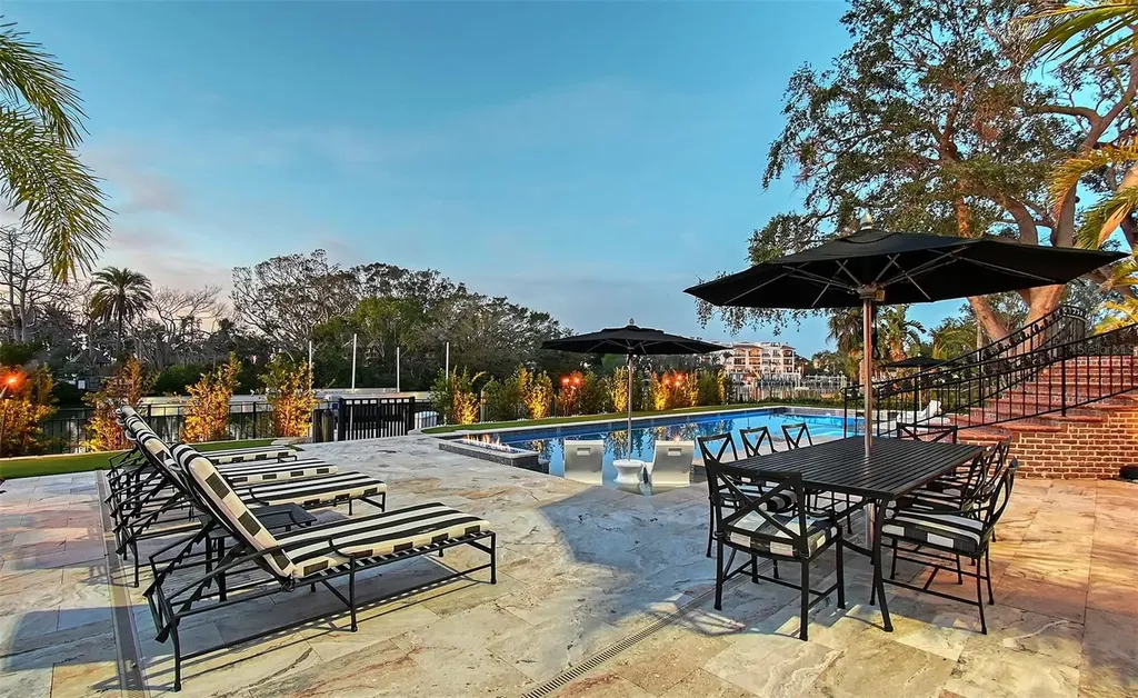 1541 Bay Point Drive Sarasota FL 34236