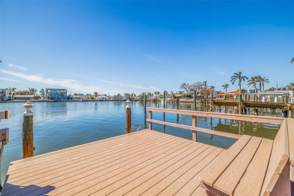7874 9th Avenue S St Petersburg FL 33707