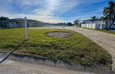 7874 9th Avenue S St Petersburg FL 33707