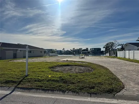7874 9th Avenue S St Petersburg FL 33707