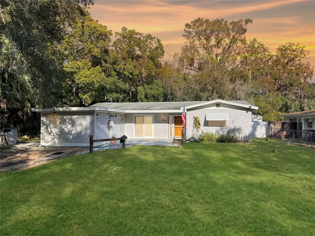 657 NE 11th Street Crystal River FL 34428