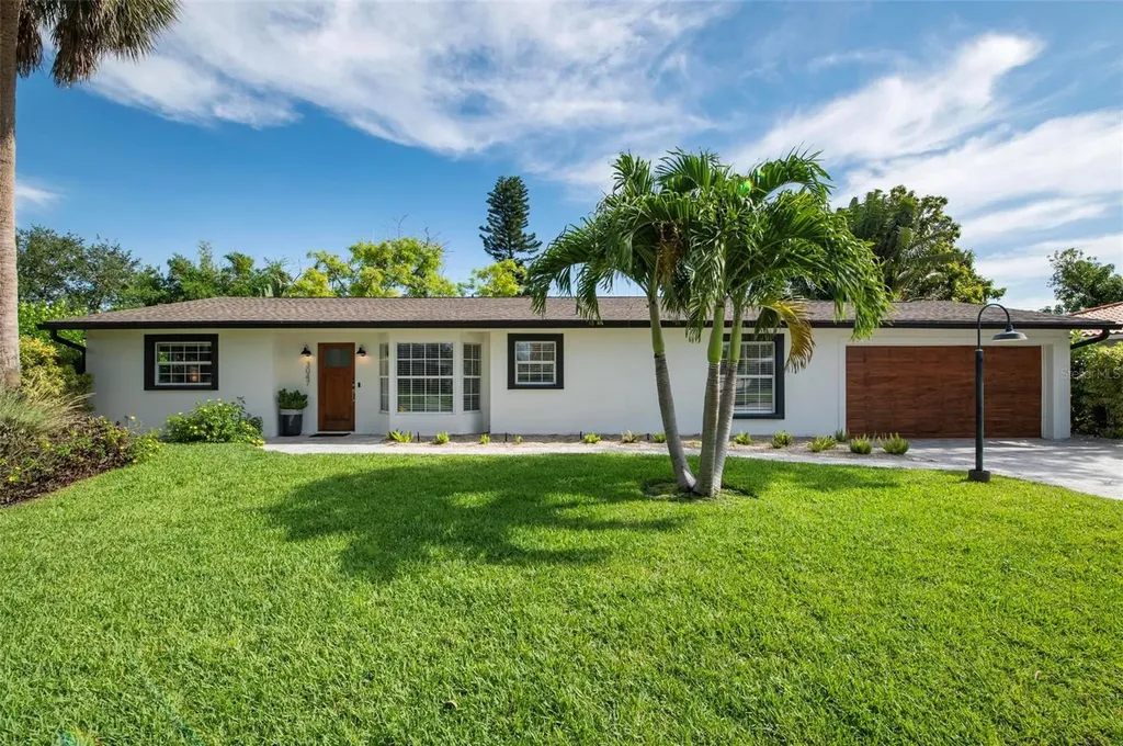 3047 Bougainvillea Street Sarasota FL 34239