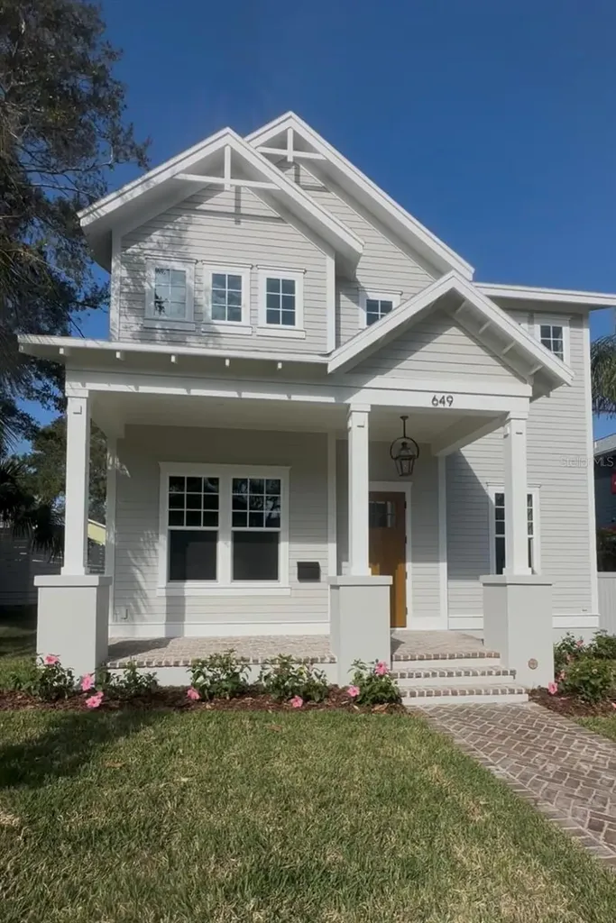 649 12th Avenue S St Petersburg FL 33701