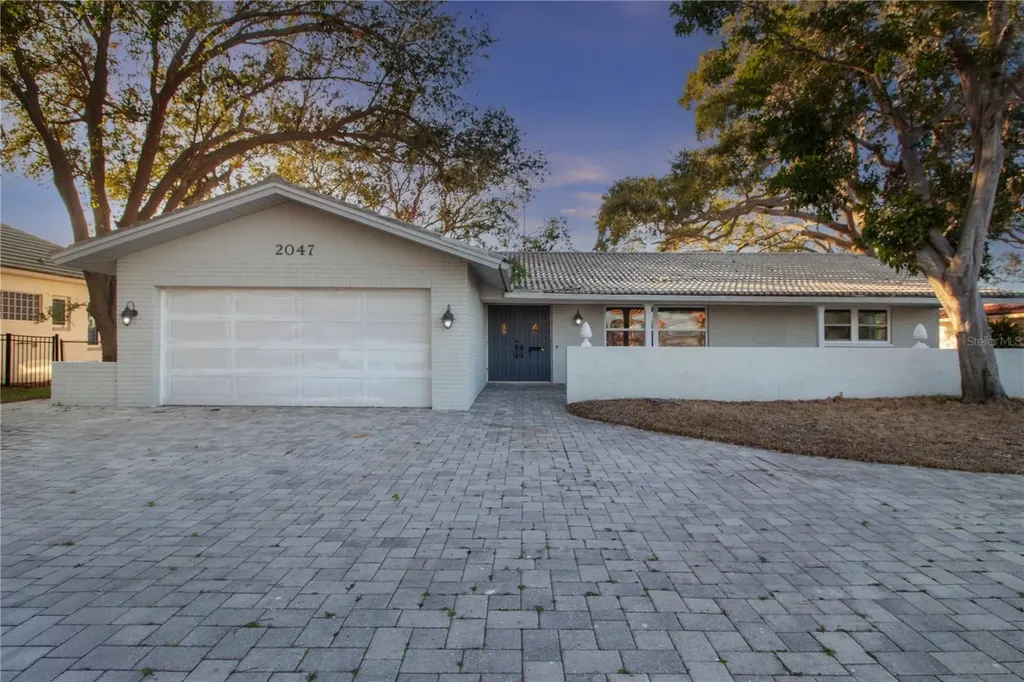 2047 Iowa Avenue NE St Petersburg FL 33703