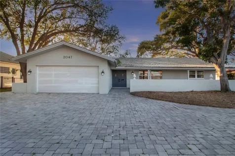 2047 Iowa Avenue NE St Petersburg FL 33703