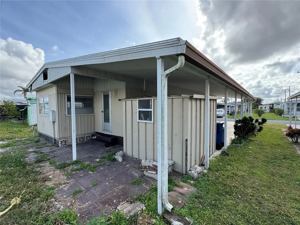 611 50th Avenue Drive W Bradenton FL 34207