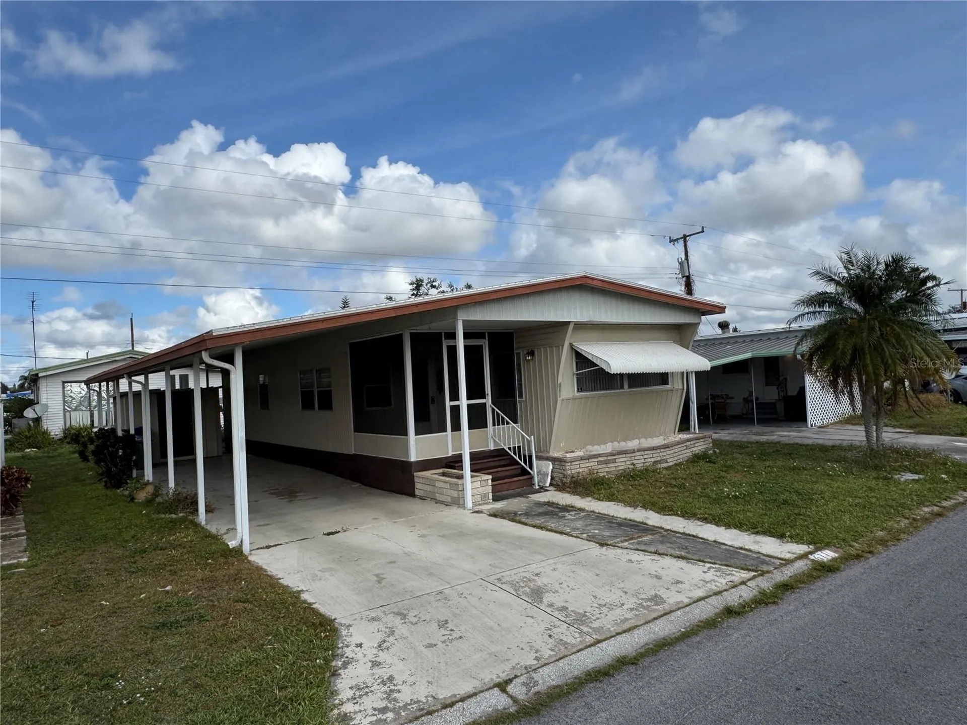 611 50th Avenue Drive W Bradenton FL 34207