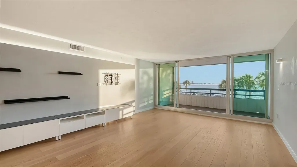 988 Boulevard Of The Arts Sarasota FL 34236