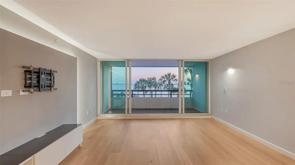 988 Boulevard Of The Arts Sarasota FL 34236