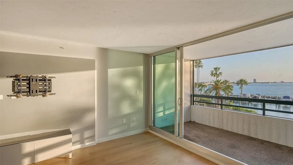 988 Boulevard Of The Arts Sarasota FL 34236