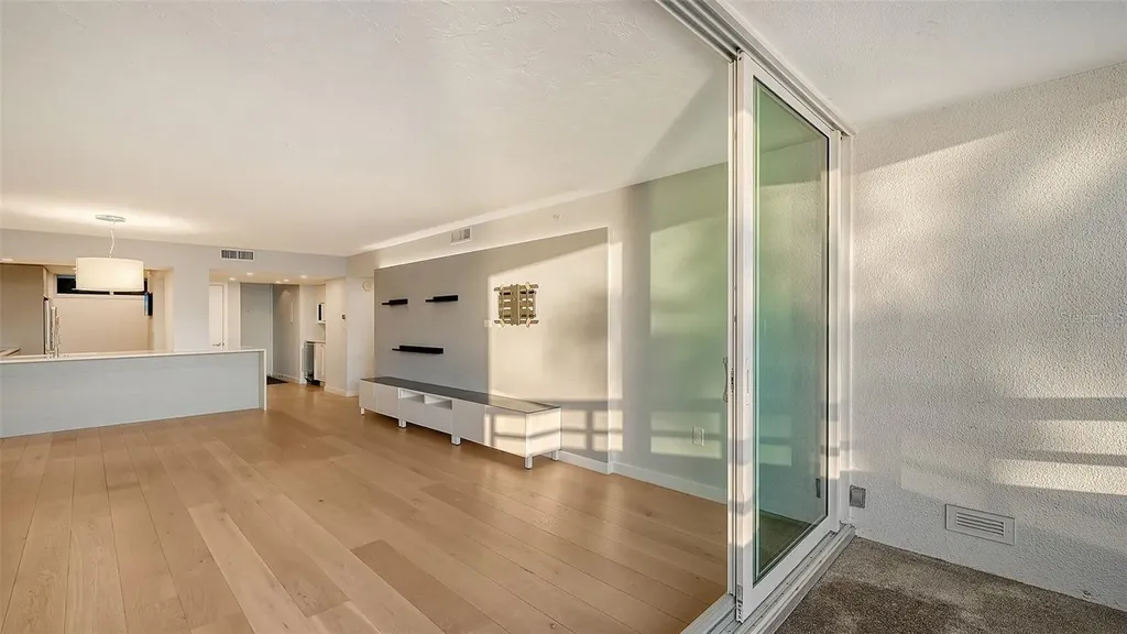 988 Boulevard Of The Arts Sarasota FL 34236