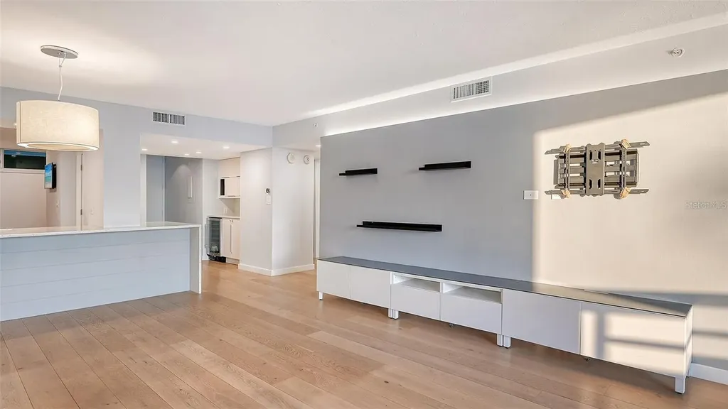 988 Boulevard Of The Arts Sarasota FL 34236