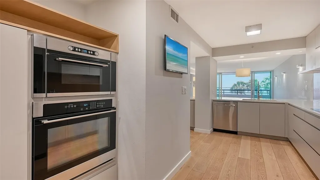 988 Boulevard Of The Arts Sarasota FL 34236