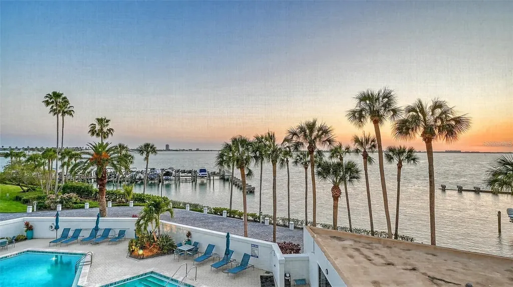 988 Boulevard Of The Arts Sarasota FL 34236