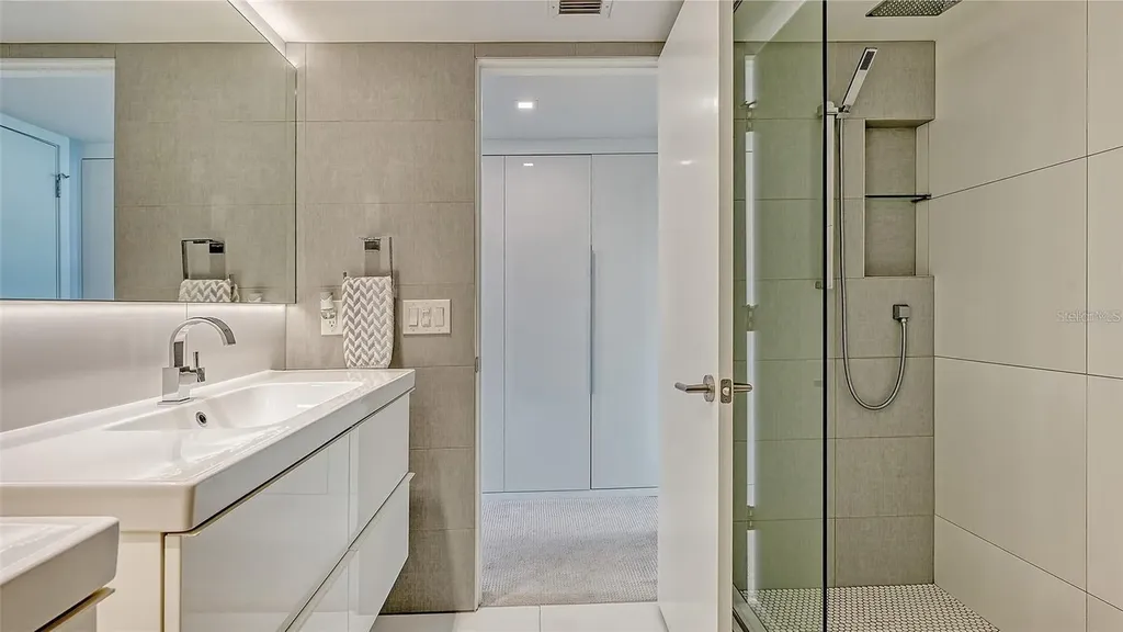 988 Boulevard Of The Arts Sarasota FL 34236