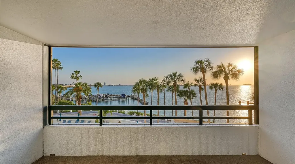 988 Boulevard Of The Arts Sarasota FL 34236