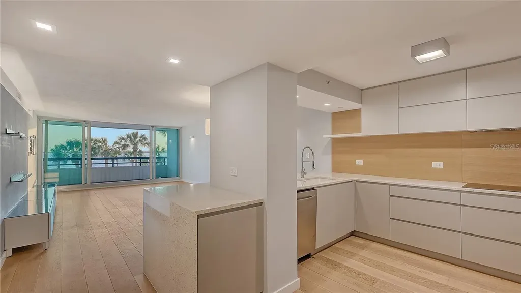 988 Boulevard Of The Arts Sarasota FL 34236