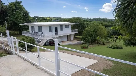 595 Comm. Villa Borinquen Vieques PR 00765