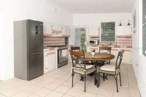 595 Comm. Villa Borinquen Vieques PR 00765