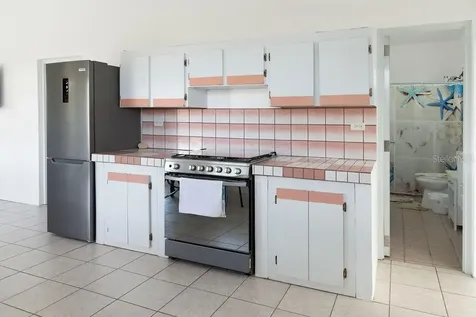 595 Comm. Villa Borinquen Vieques PR 00765