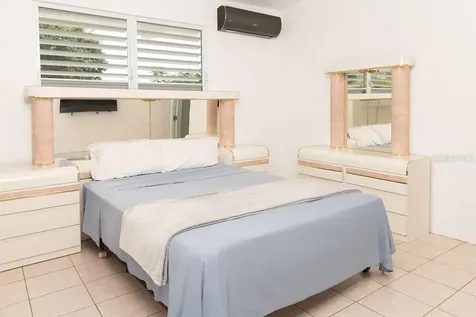 595 Comm. Villa Borinquen Vieques PR 00765