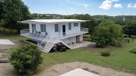 595 Comm. Villa Borinquen Vieques PR 00765