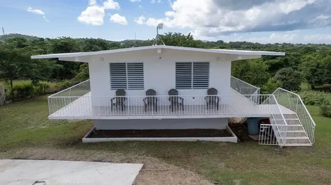 595 Comm. Villa Borinquen Vieques PR 00765