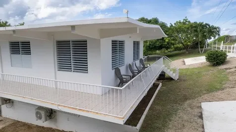 595 Comm. Villa Borinquen Vieques PR 00765