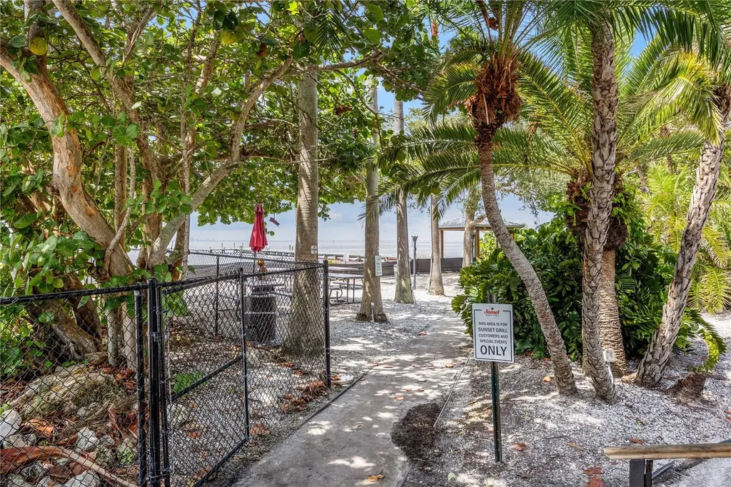 1964 Hawks View Drive Ruskin FL 33570