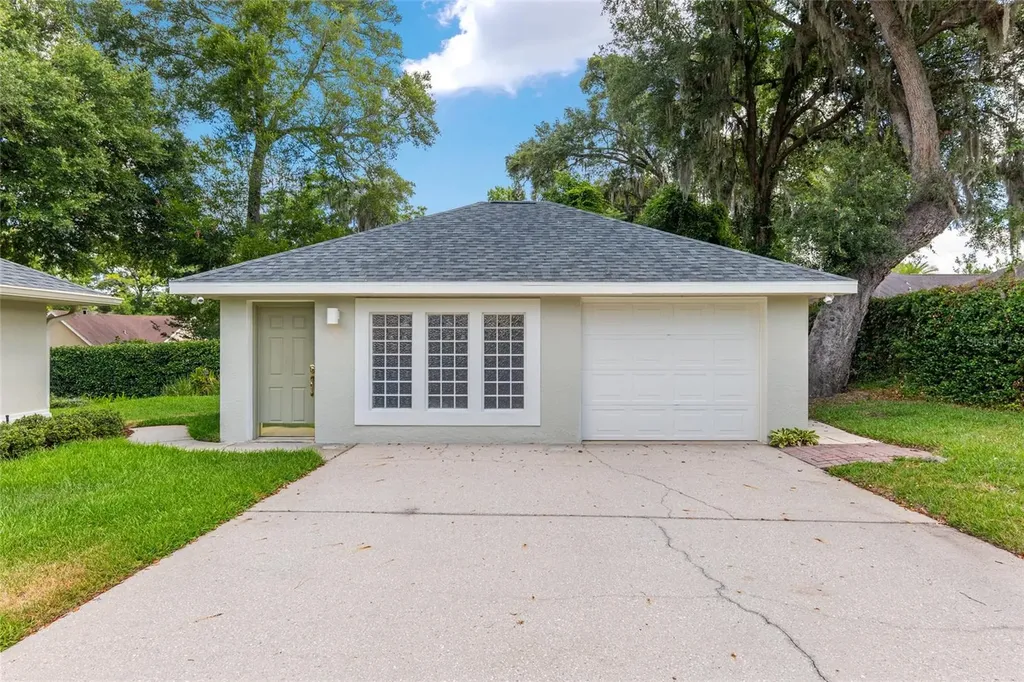 2215 SE Spring Hill Court Ocala FL 34471