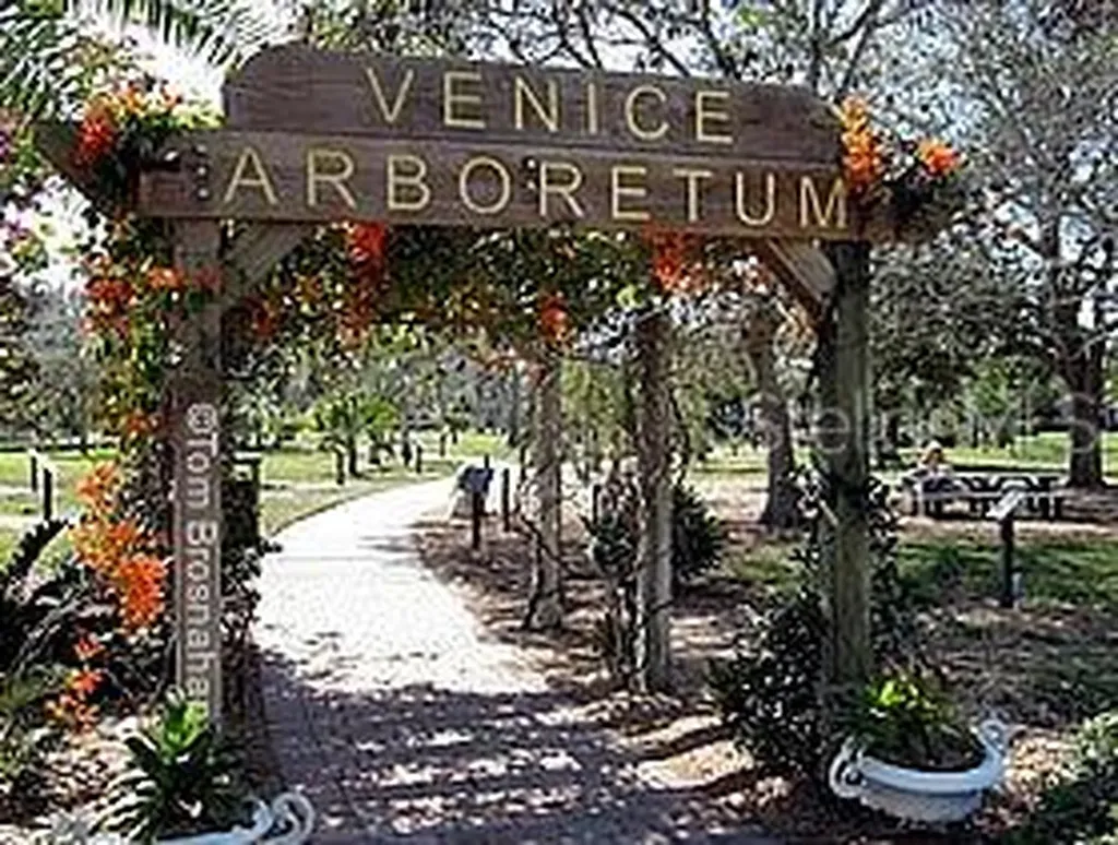 421 Riviera Street Venice FL 34285