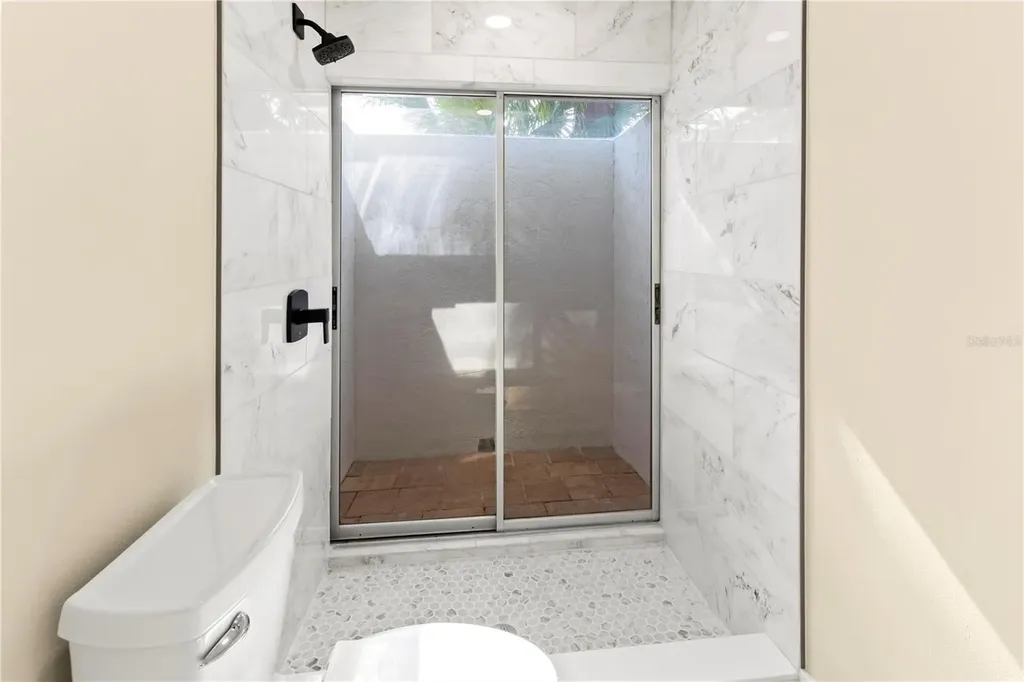 727 N Jefferson Avenue Sarasota FL 34237