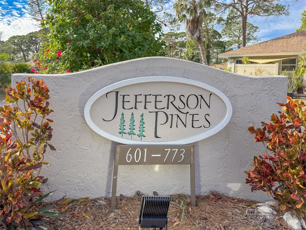 727 N Jefferson Avenue Sarasota FL 34237